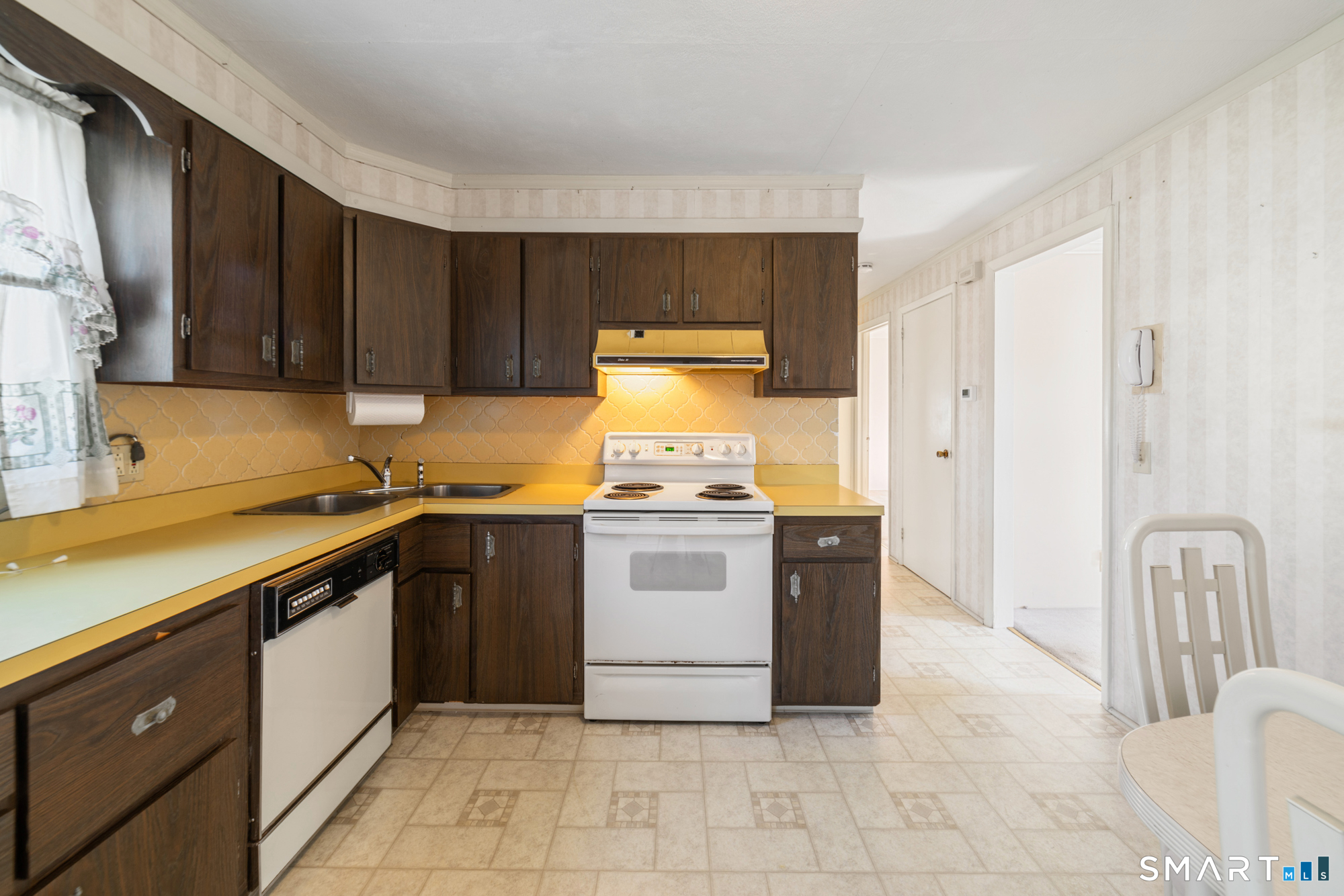 54 Coolridge Road Milford, CT 06460 - Photo 8 of 37