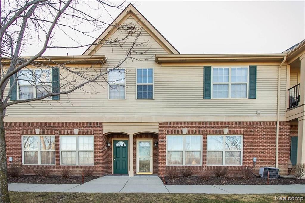 11794 Farmington Road, Unit 90 Livonia, MI 48150 - Photo 2 of 31