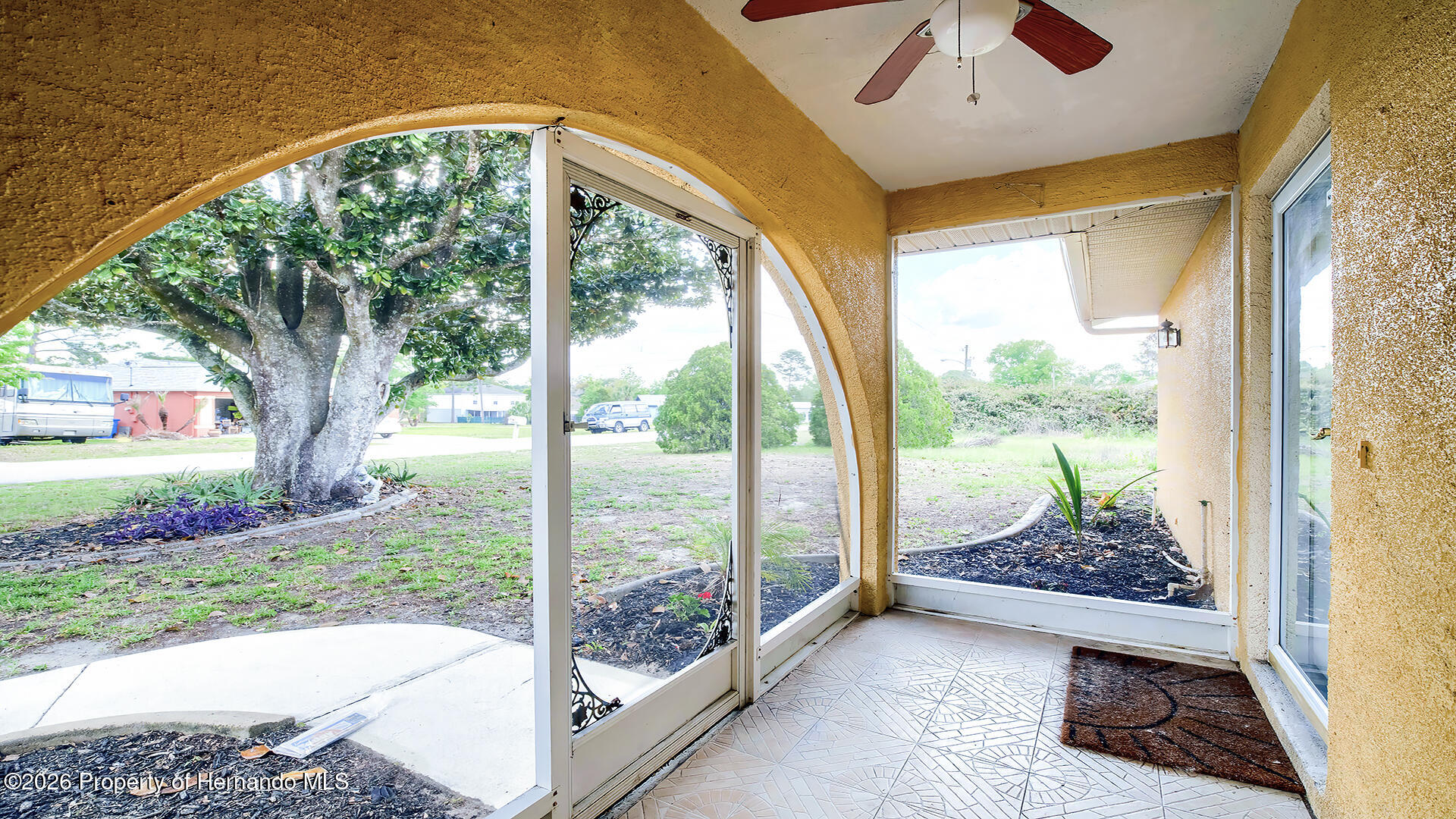 FRONT SCREEN ROOM