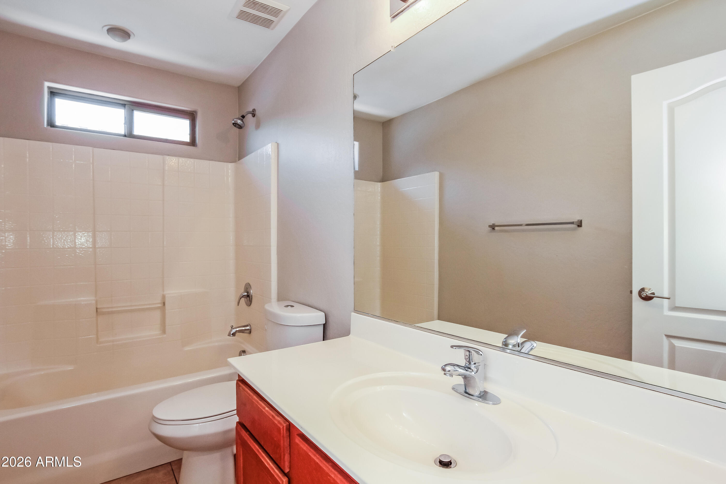 2537 West Darrel Road Phoenix, AZ 85041 - Photo 2 of 15 1006548.2537 W DARREL RD - Bathroom