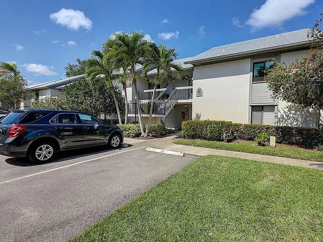 $382,500 | 2243 Northwest 22nd Avenue, Unit 104, Stuart, FL 34994