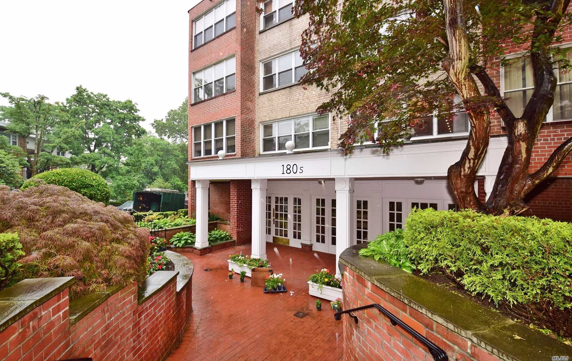 180 South Middle Neck Road, Unit 1M Great Neck, NY 11021 - Photo 1 of 17