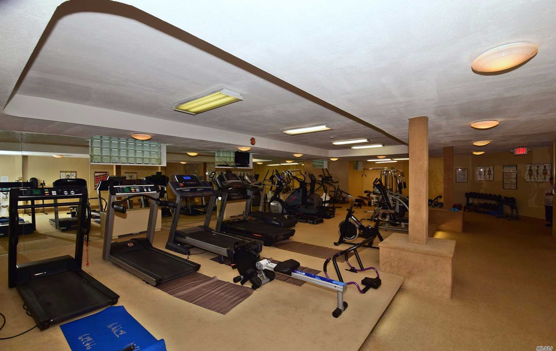 180 South Middle Neck Road, Unit 1M Great Neck, NY 11021 - Photo 15 of 17
