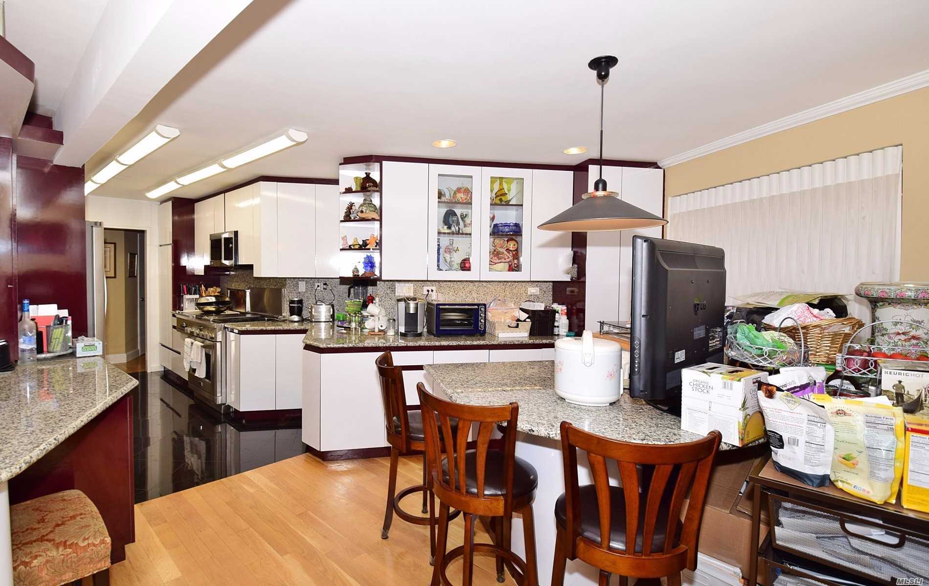 180 South Middle Neck Road, Unit 1M Great Neck, NY 11021 - Photo 5 of 17