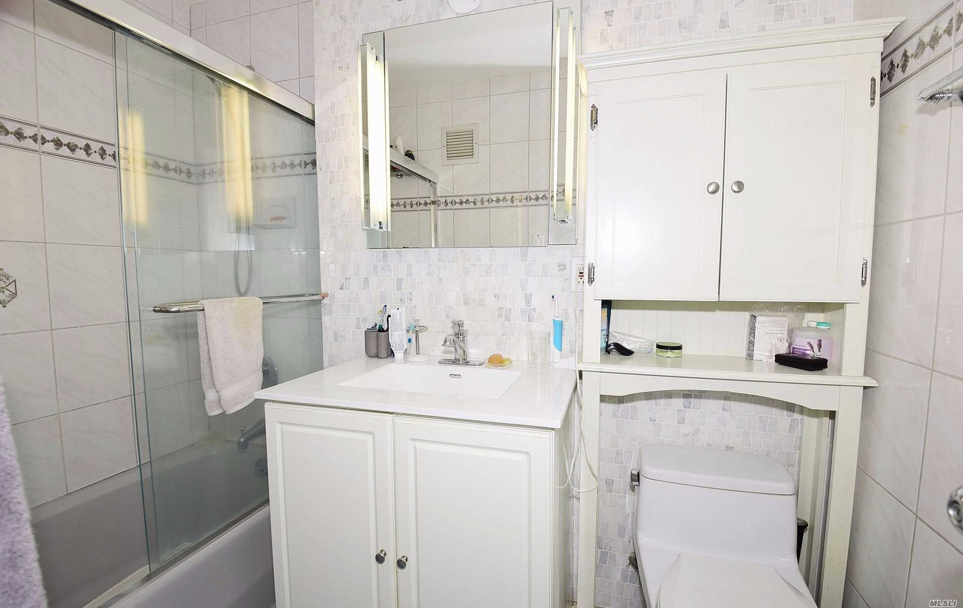 180 South Middle Neck Road, Unit 1M Great Neck, NY 11021 - Photo 9 of 17
