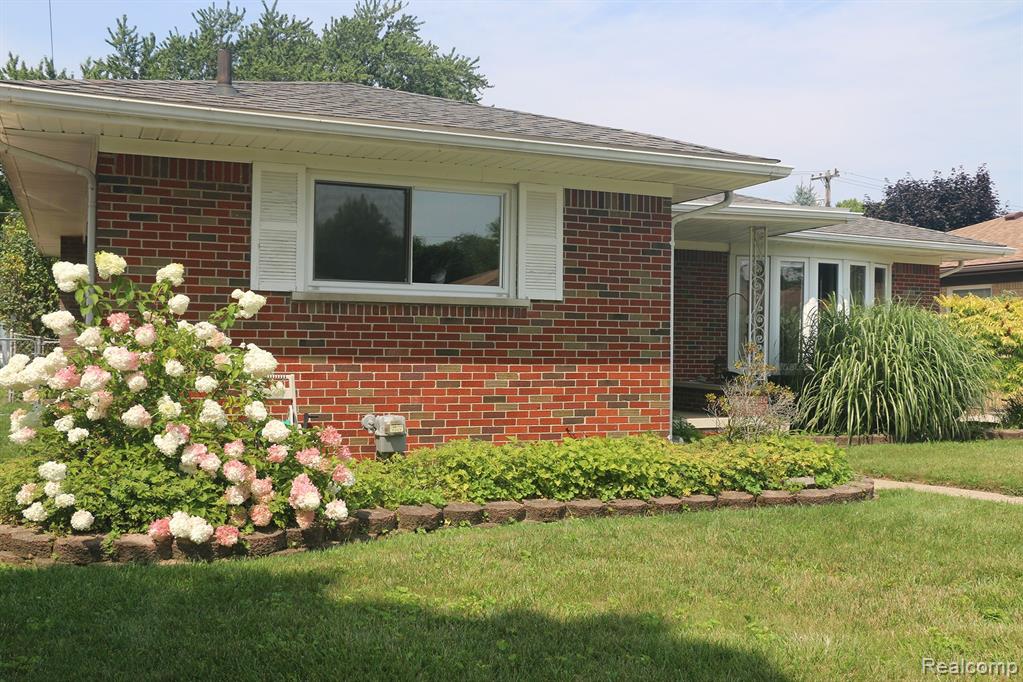 27555 Jean Road Warren, MI 48093 - Photo 2 of 30