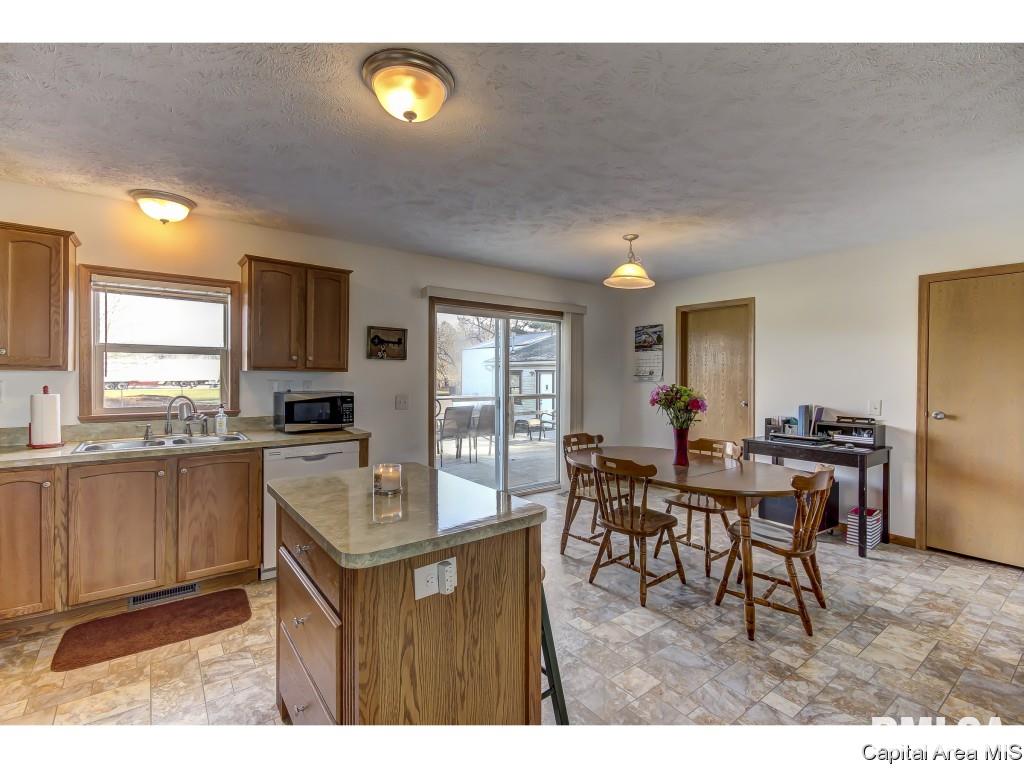 8650 Cardinal Hill Road Rochester, IL 62563 - Photo 8 of 32