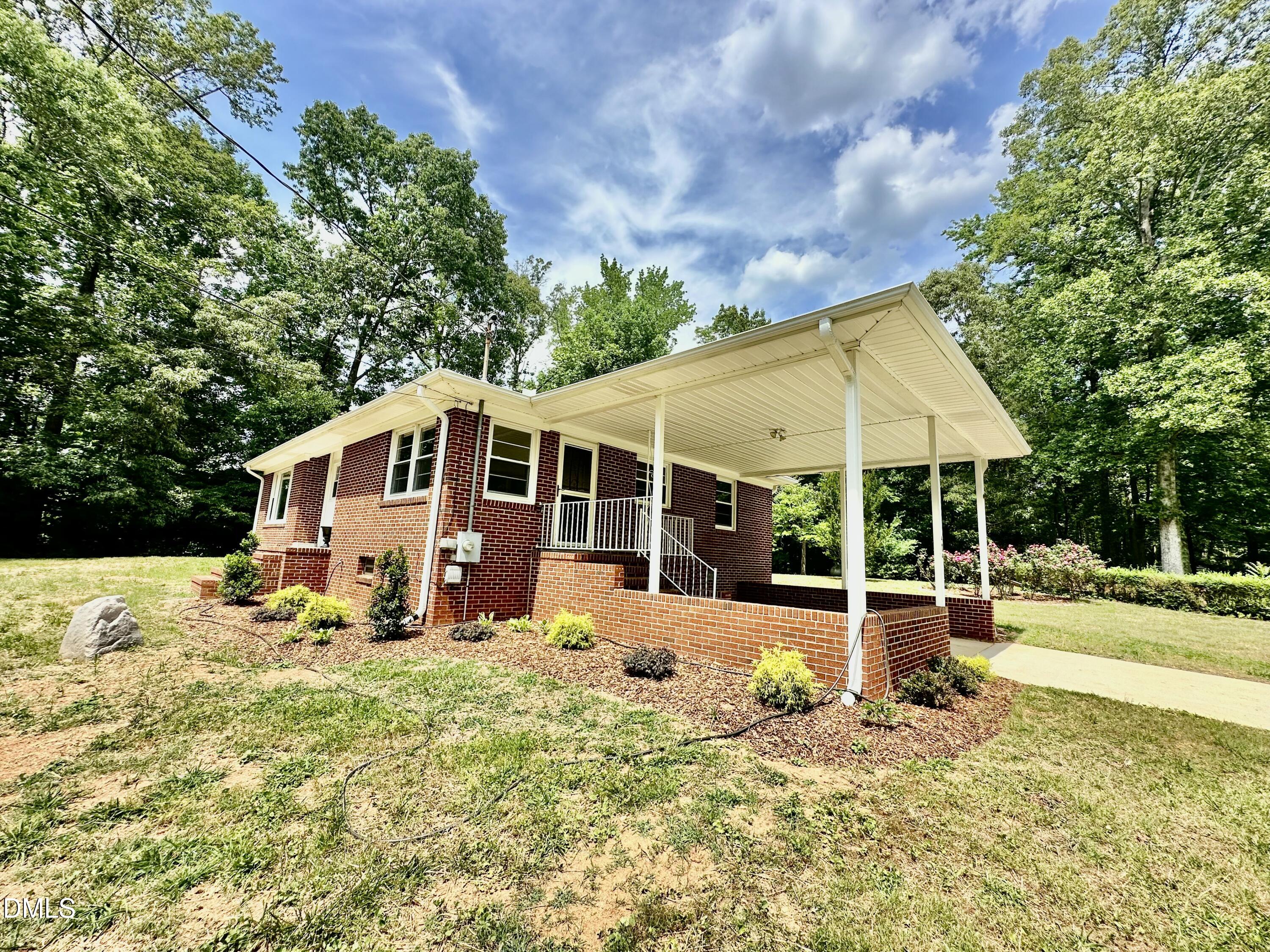414 Woodsdale Road Roxboro, NC 27573 - Photo 4 of 47 IMG_6804