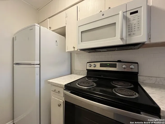 $895 | 311 East San Antonio Avenue, Unit 101, Boerne, TX 78006