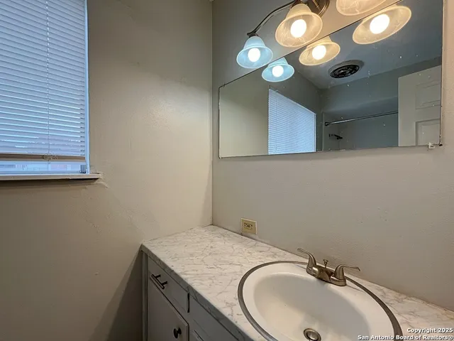 $895 | 311 East San Antonio Avenue, Unit 101, Boerne, TX 78006