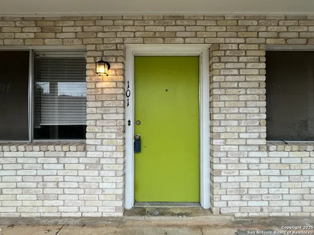 $895 | 311 East San Antonio Avenue, Unit 101, Boerne, TX 78006