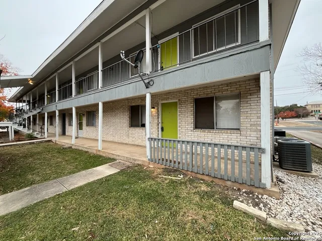 $895 | 311 East San Antonio Avenue, Unit 101, Boerne, TX 78006