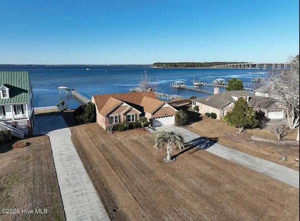 $674,900 | 615 Willbrook Circle, Sneads Ferry, NC 28460