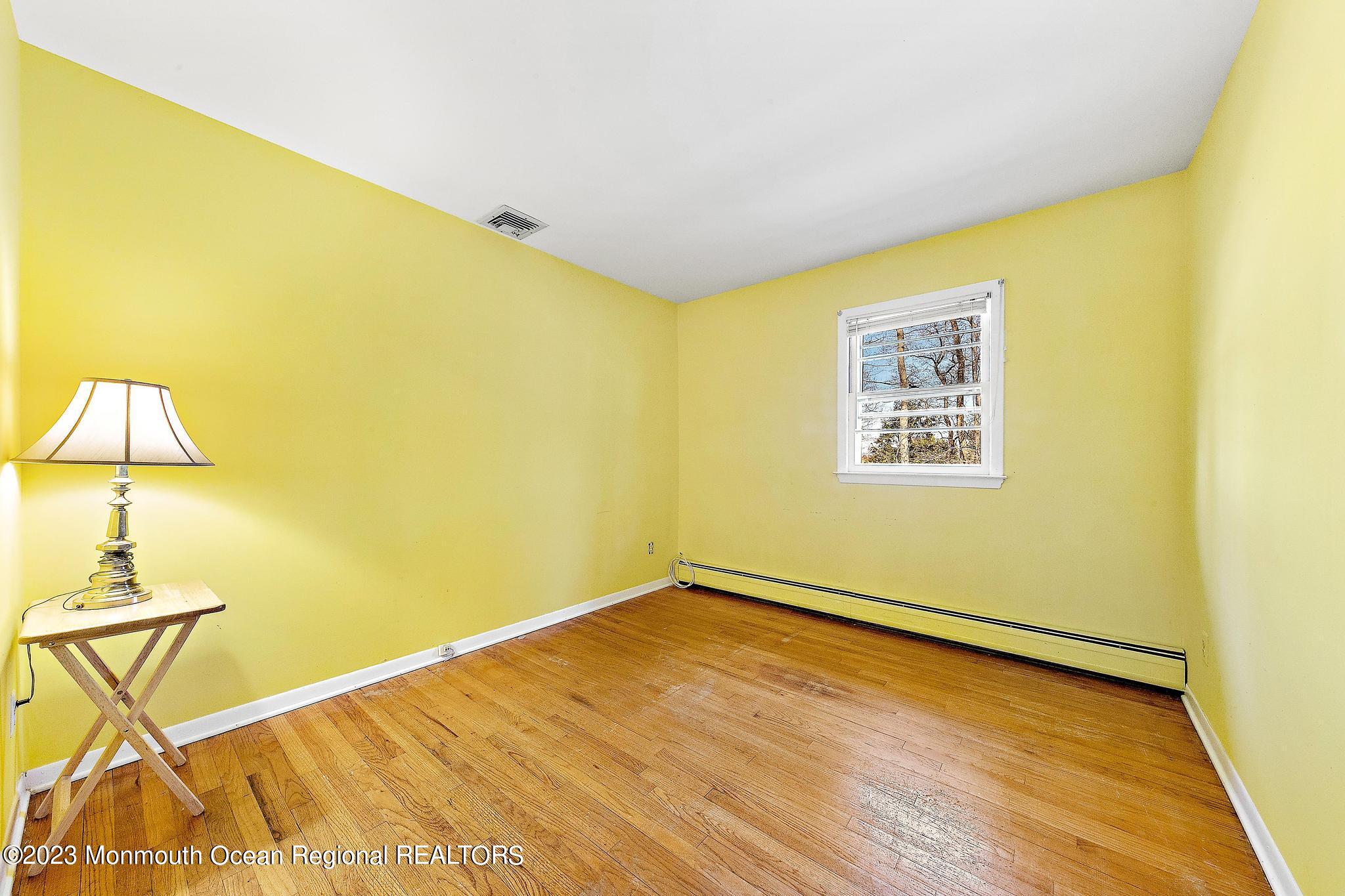 5 Edgewood Drive Holmdel, NJ 07733 - Photo 24 of 46 Bedroom 2