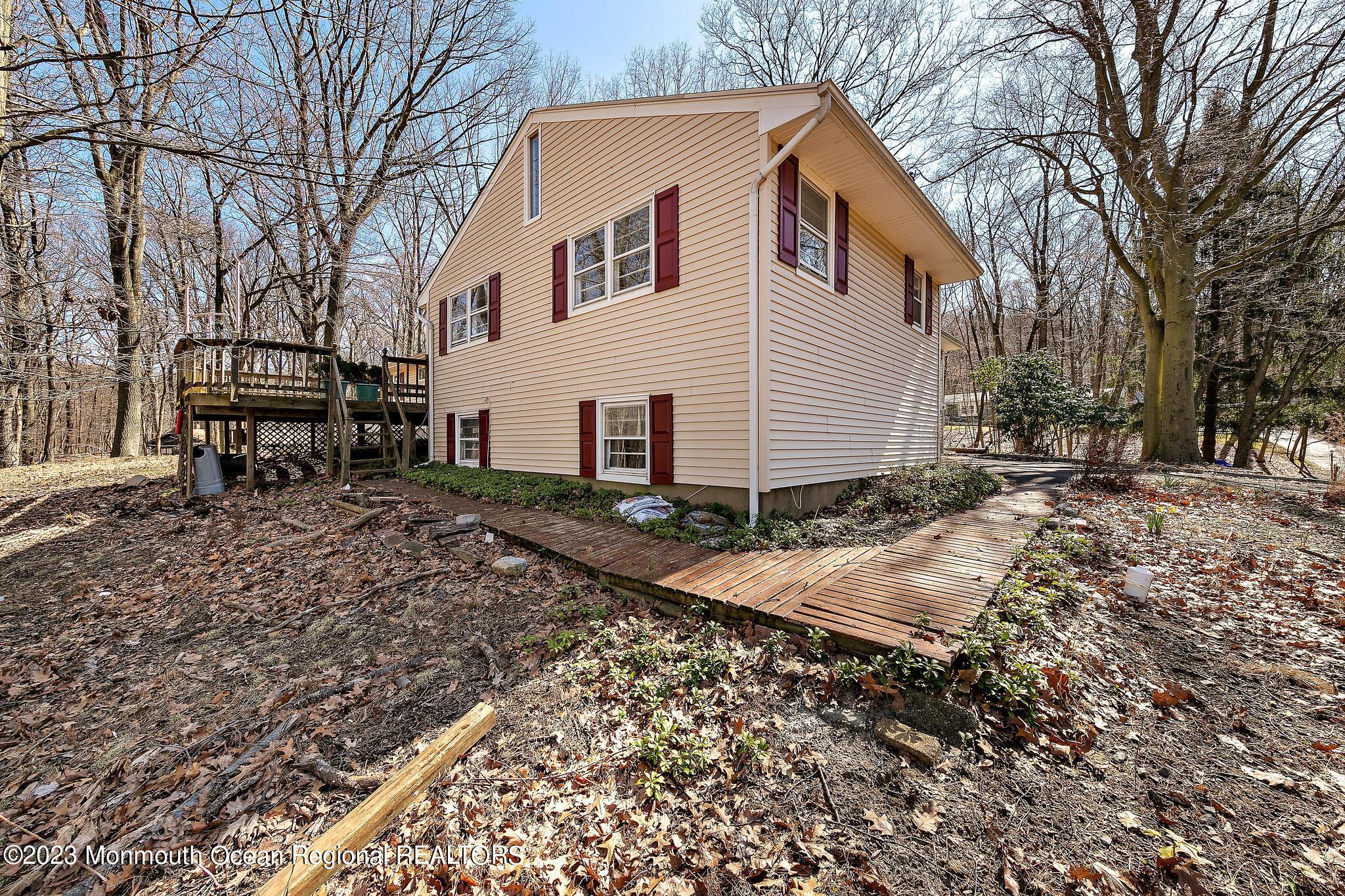 5 Edgewood Drive Holmdel, NJ 07733 - Photo 33 of 46 Yard