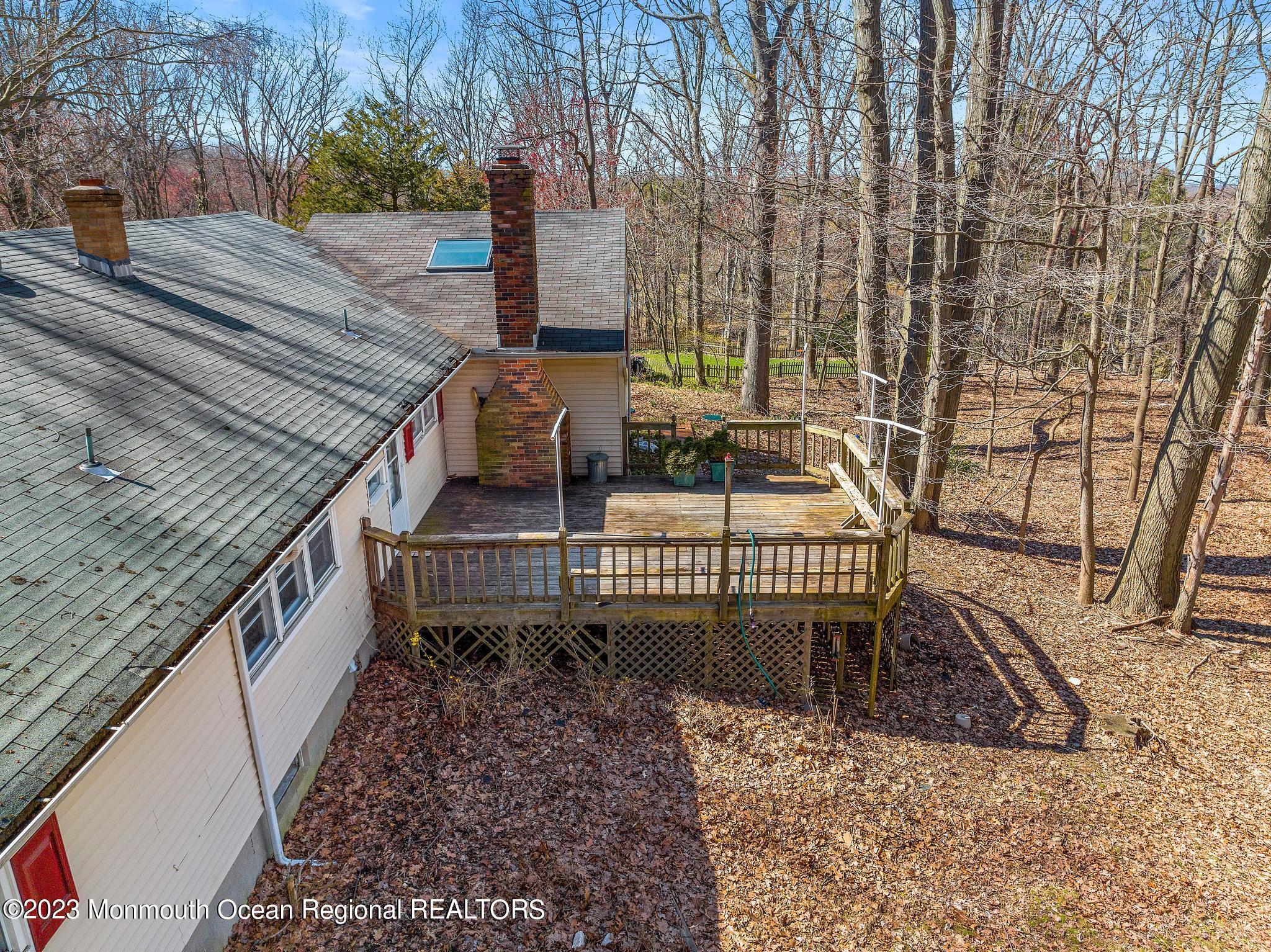 5 Edgewood Drive Holmdel, NJ 07733 - Photo 35 of 46 Yard