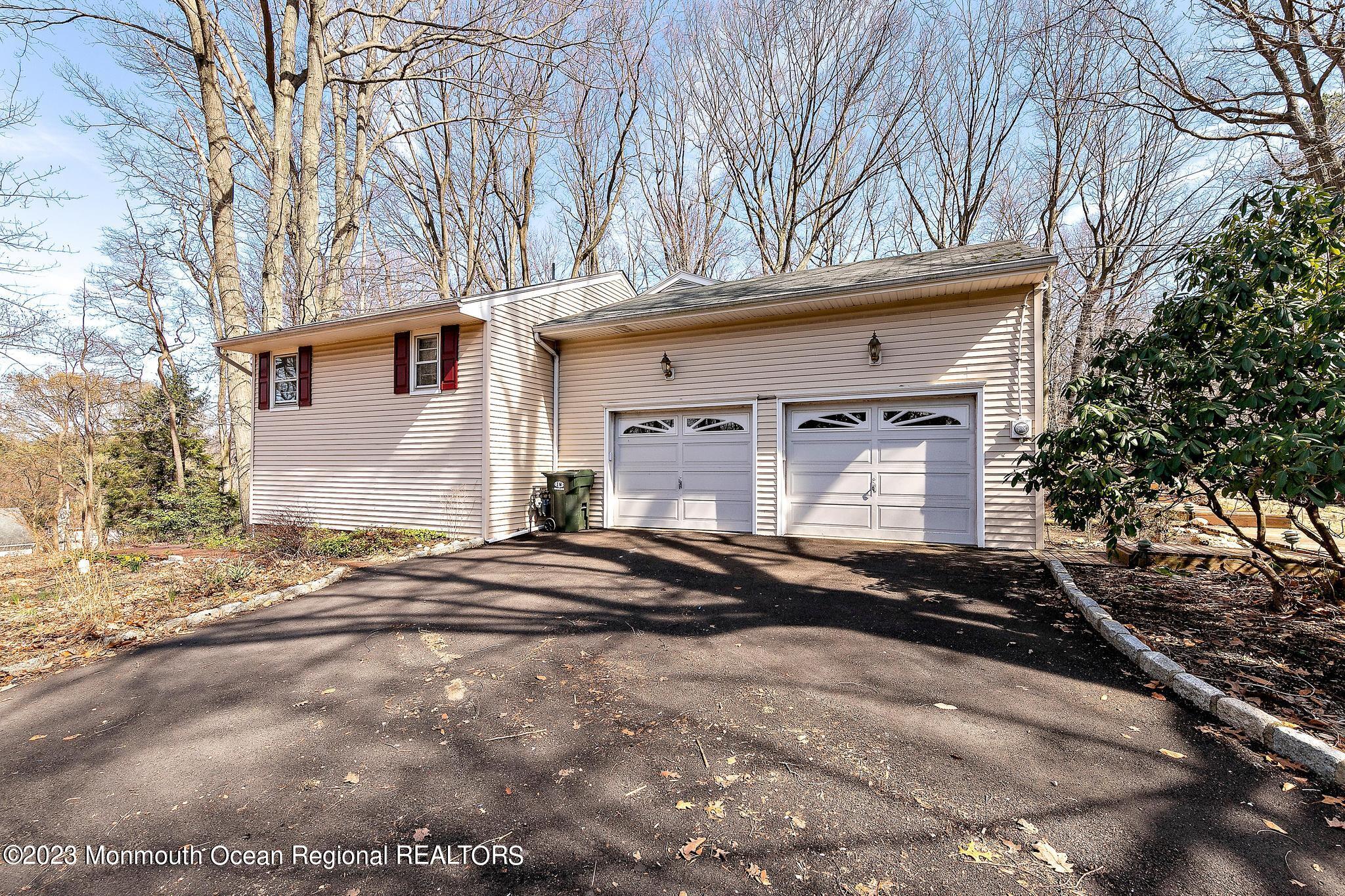 5 Edgewood Drive Holmdel, NJ 07733 - Photo 40 of 46 Garage