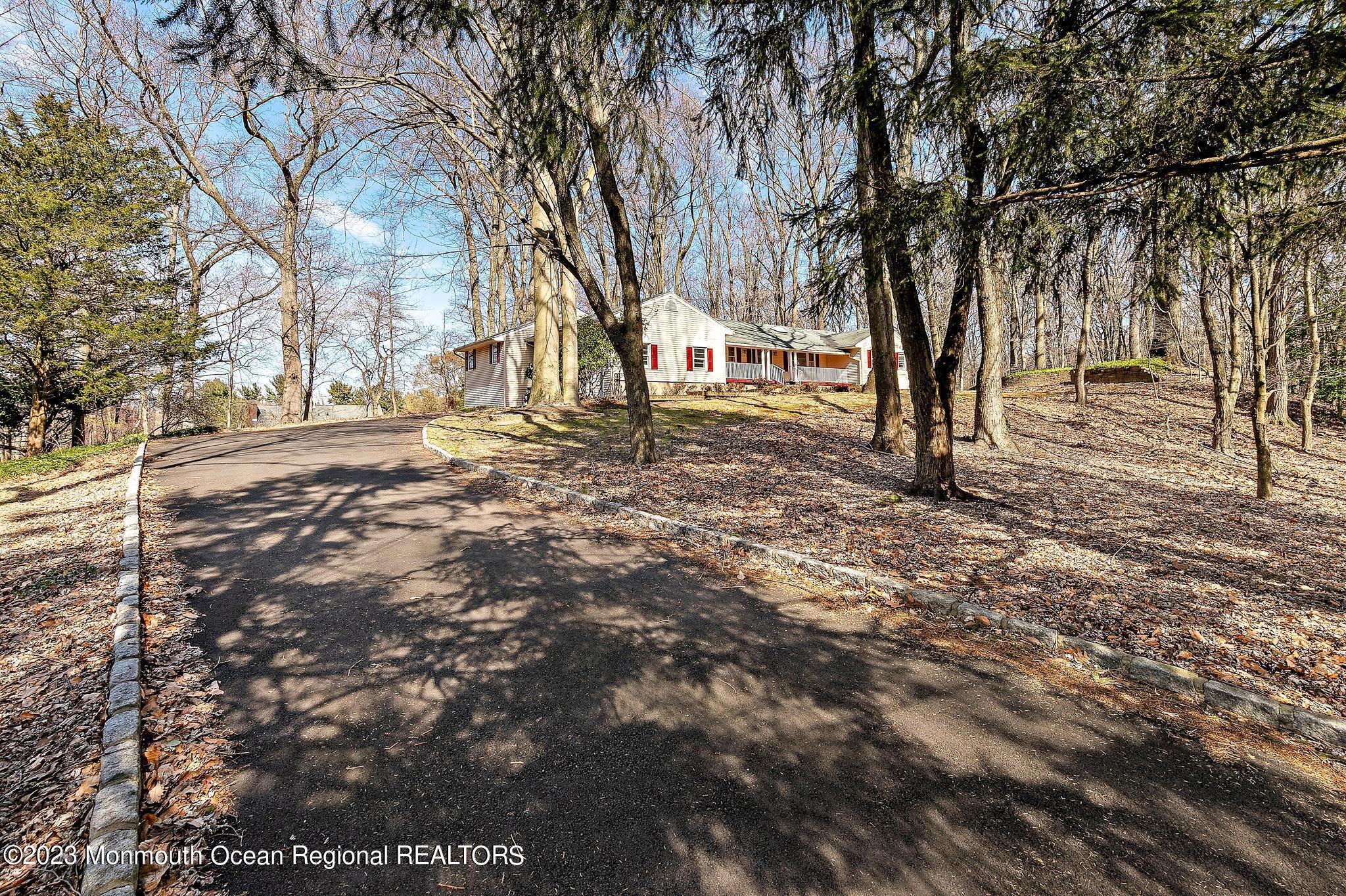 5 Edgewood Drive Holmdel, NJ 07733 - Photo 41 of 46 Driveway