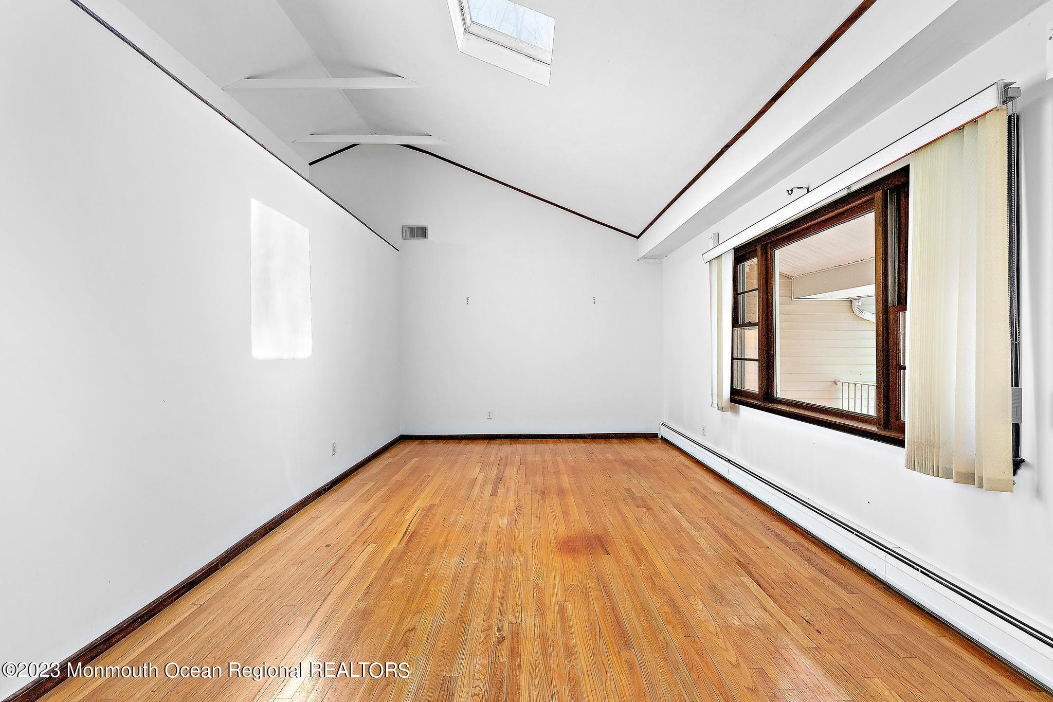 5 Edgewood Drive Holmdel, NJ 07733 - Photo 5 of 46 Living Room