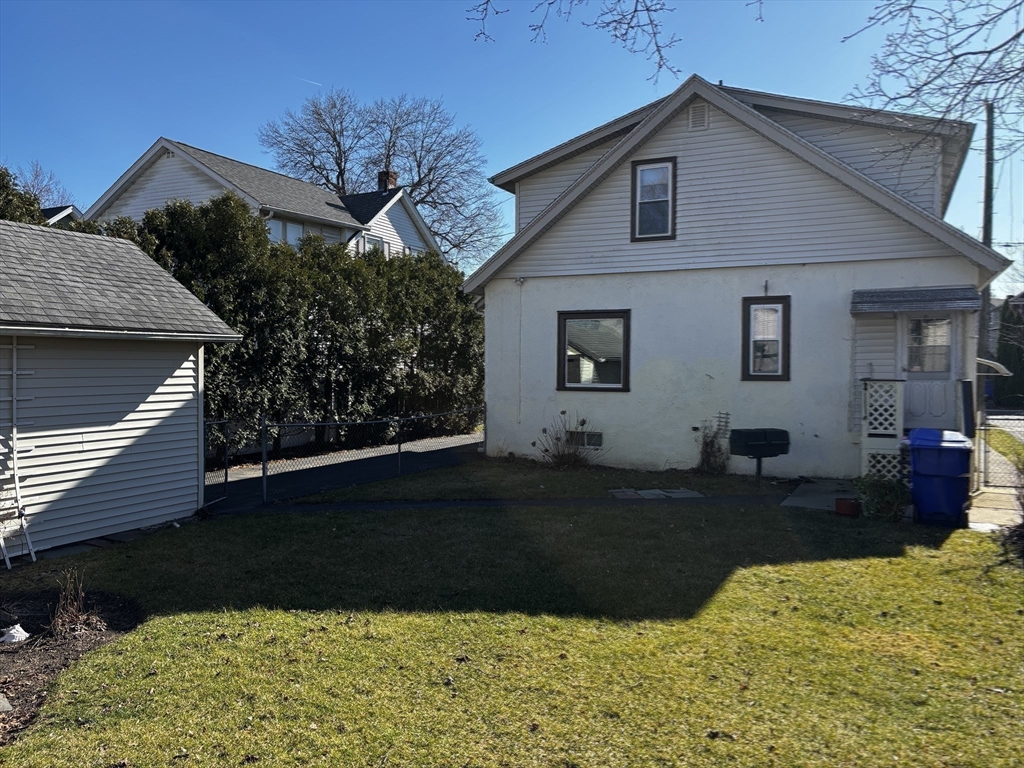 91 Daviston Street Springfield, MA 01108 - Photo 5 of 38