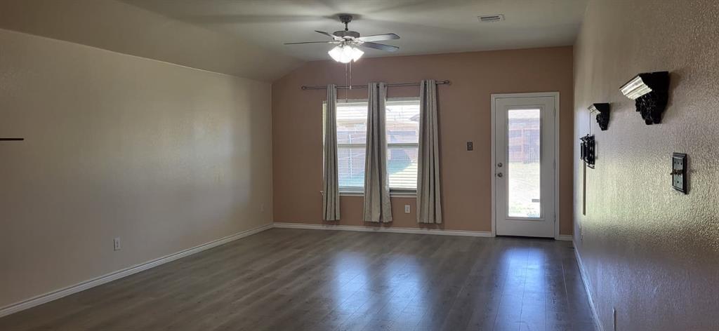 4009 Mill Run Road Denton, TX 76208 - Photo 8 of 24