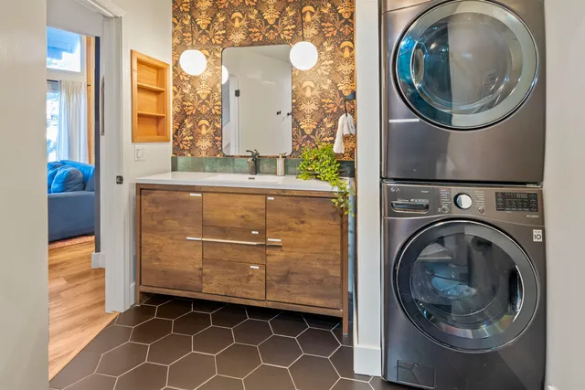 $775,000 | 286 Old Mammoth Road, Unit 2, Mammoth Lakes, CA 93546