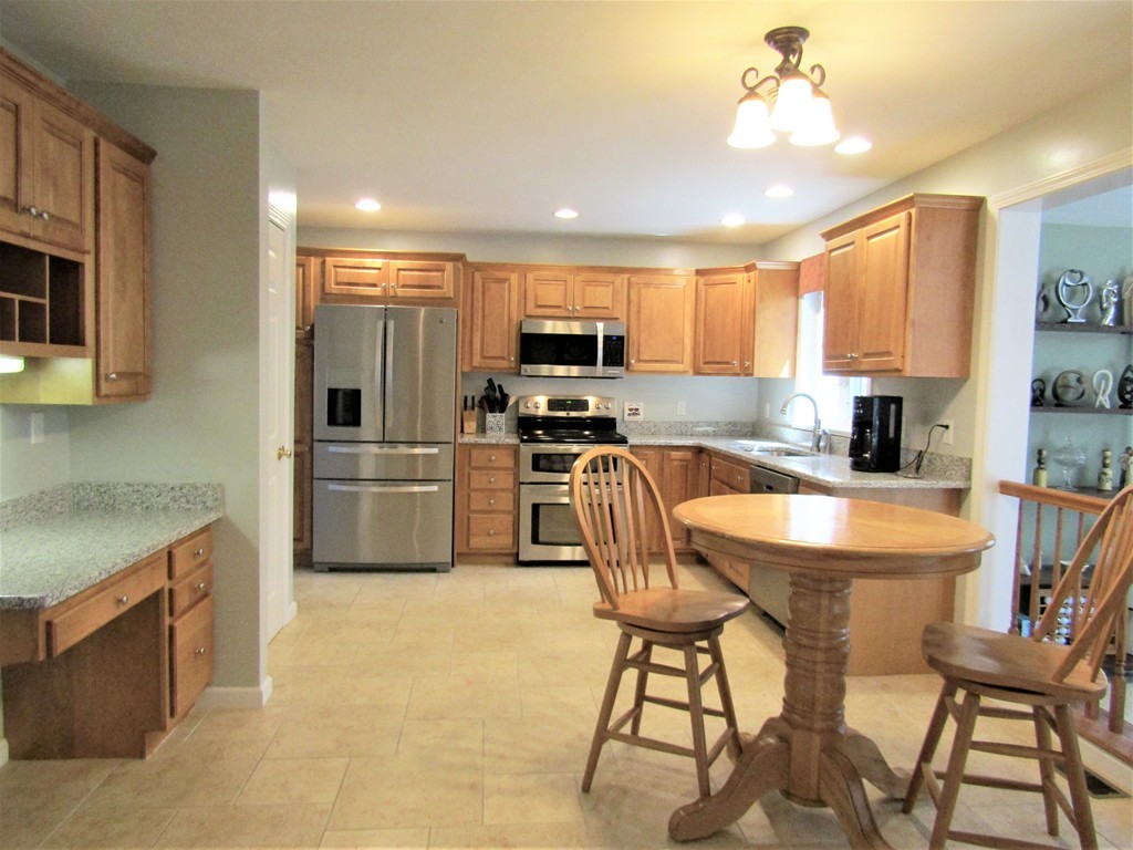 115 MacArthur Road Northbridge, MA 01534 - Photo 3 of 26 Gallery Image 3