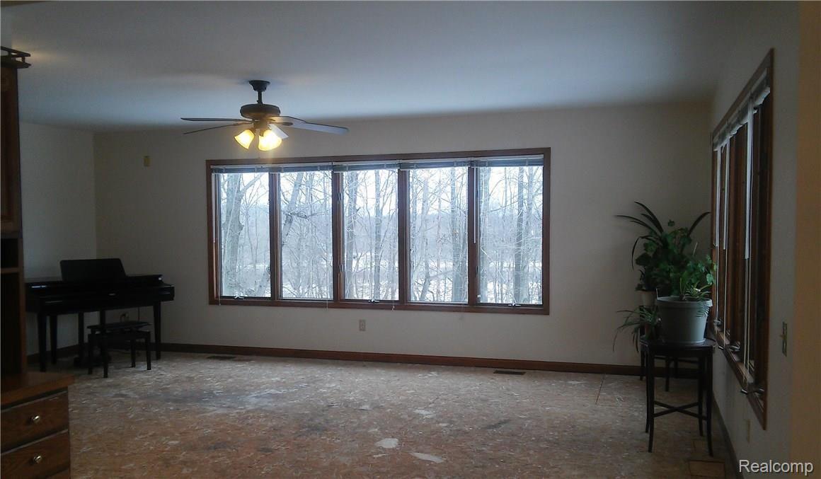 4400 North Latson Road Howell, MI 48855 - Photo 16 of 31 20Living.jpg