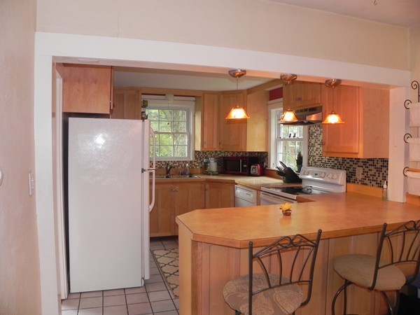 1321 Old Worcester Road Framingham, MA 01701 - Photo 3 of 18 Gallery Image 3