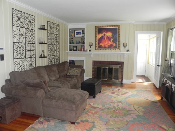 1321 Old Worcester Road Framingham, MA 01701 - Photo 5 of 18 Gallery Image 5