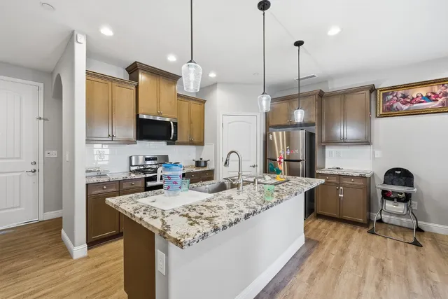 $470,000 | 986 South Walnut Avenue, Kerman, CA 93630