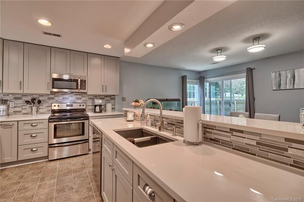 6221 Trysting Road, Unit 27 Charlotte, NC 28227 - Photo 1 of 36 Gallery Image 1