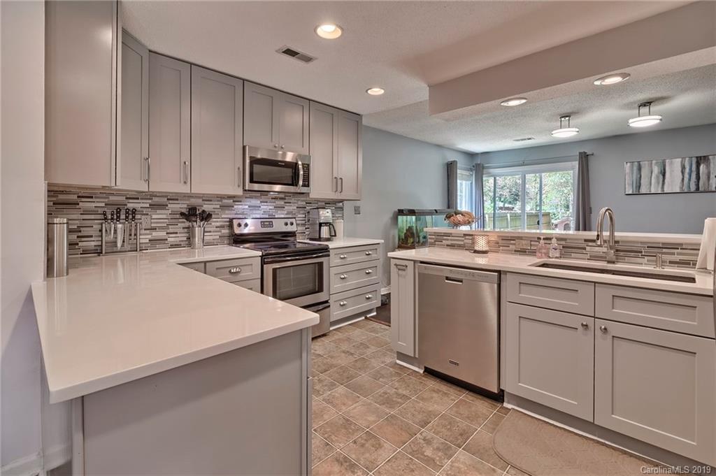 6221 Trysting Road, Unit 27 Charlotte, NC 28227 - Photo 5 of 36 Gallery Image 5