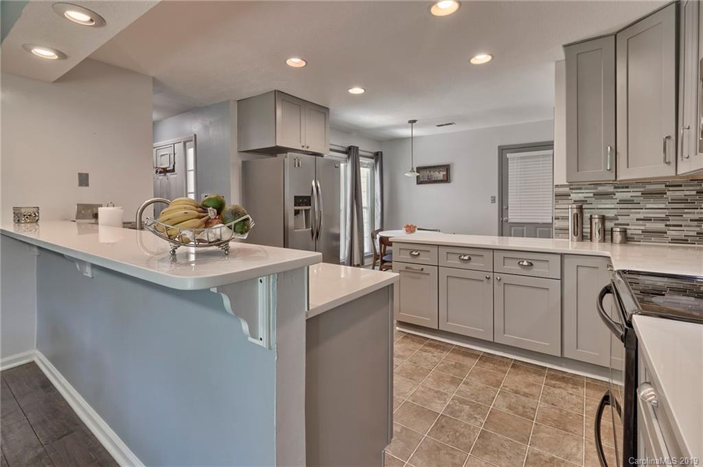 6221 Trysting Road, Unit 27 Charlotte, NC 28227 - Photo 6 of 36 Gallery Image 6
