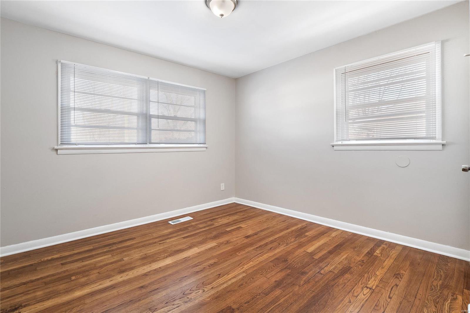 1056 Renshaw Drive St. Louis, MO 63135 - Photo 15 of 23