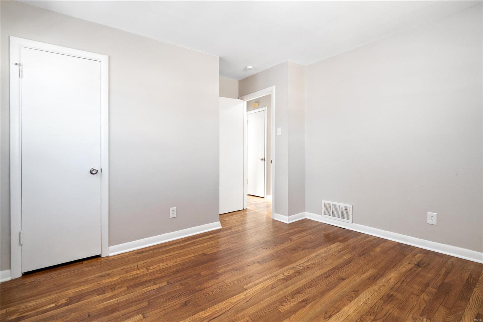 1056 Renshaw Drive St. Louis, MO 63135 - Photo 16 of 23