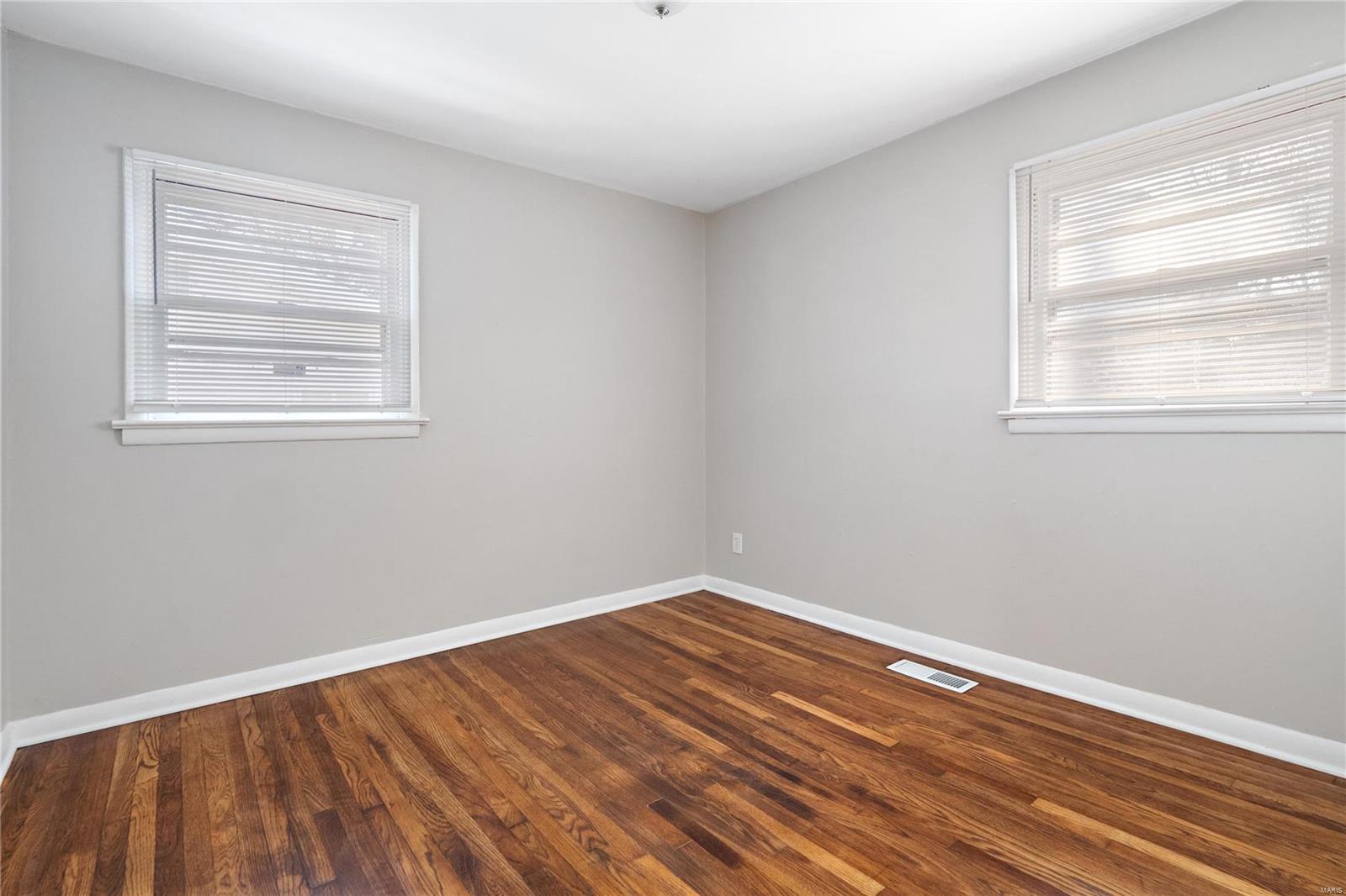 1056 Renshaw Drive St. Louis, MO 63135 - Photo 17 of 23