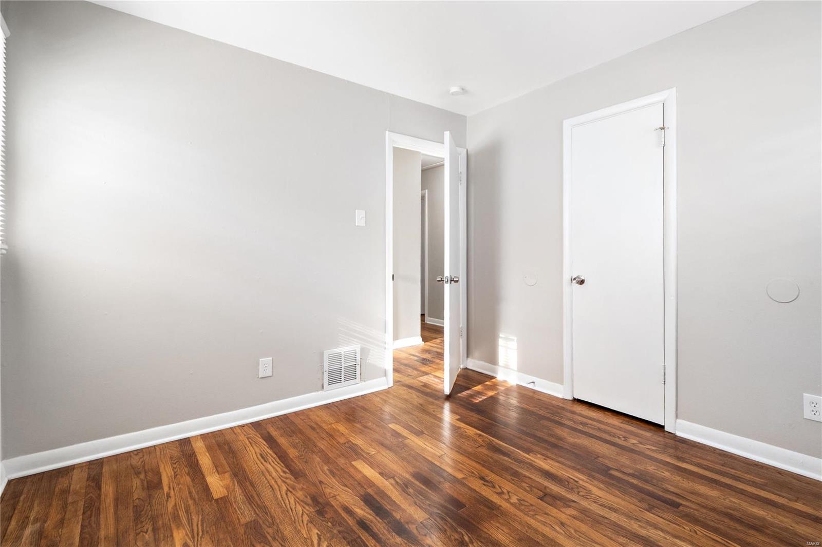 1056 Renshaw Drive St. Louis, MO 63135 - Photo 18 of 23