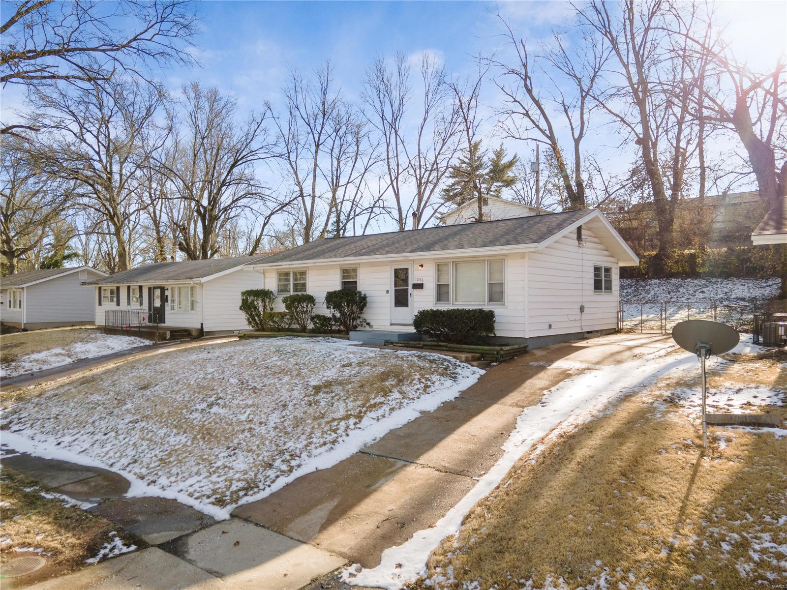1056 Renshaw Drive St. Louis, MO 63135 - Photo 2 of 23