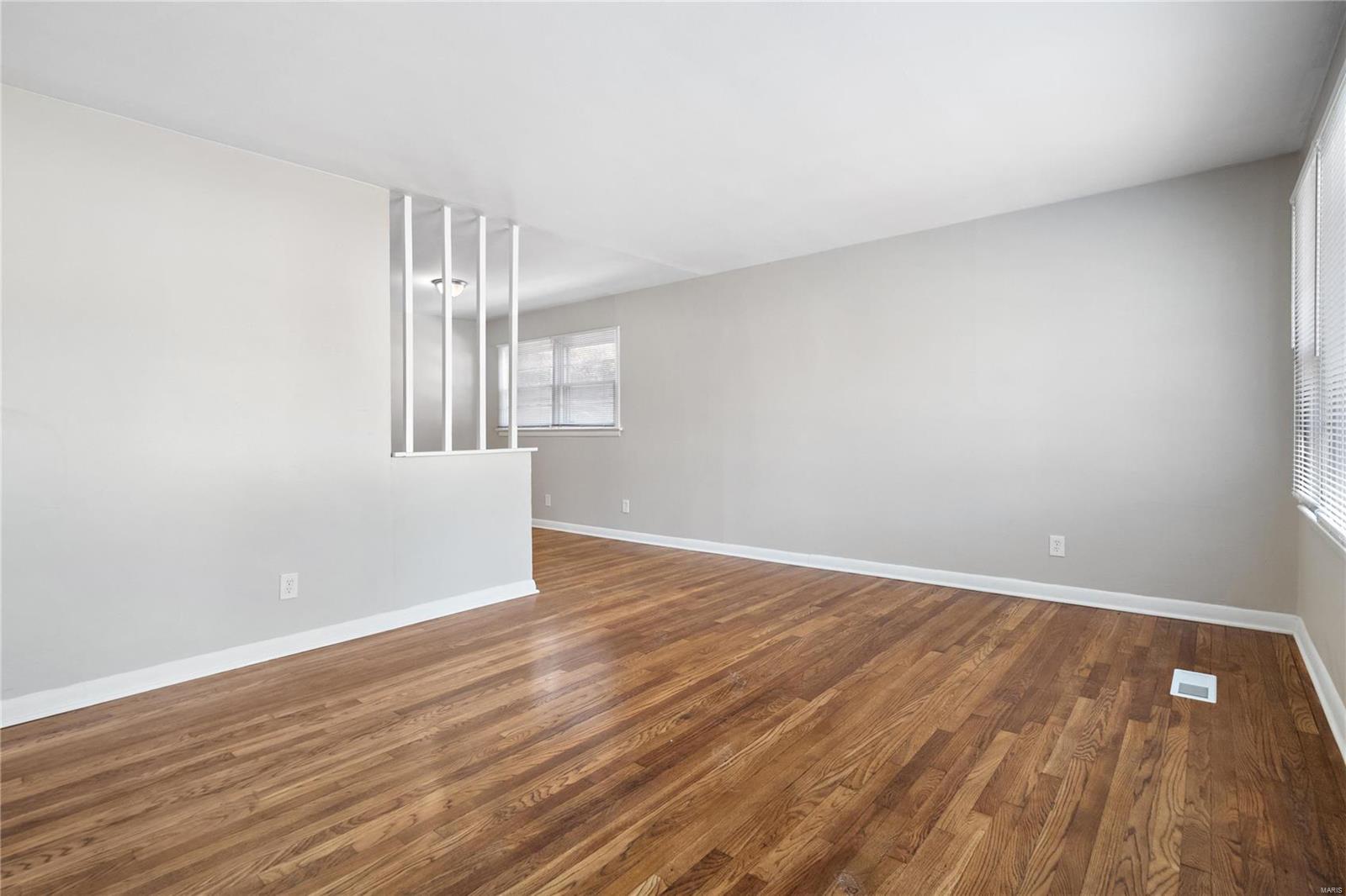 1056 Renshaw Drive St. Louis, MO 63135 - Photo 9 of 23