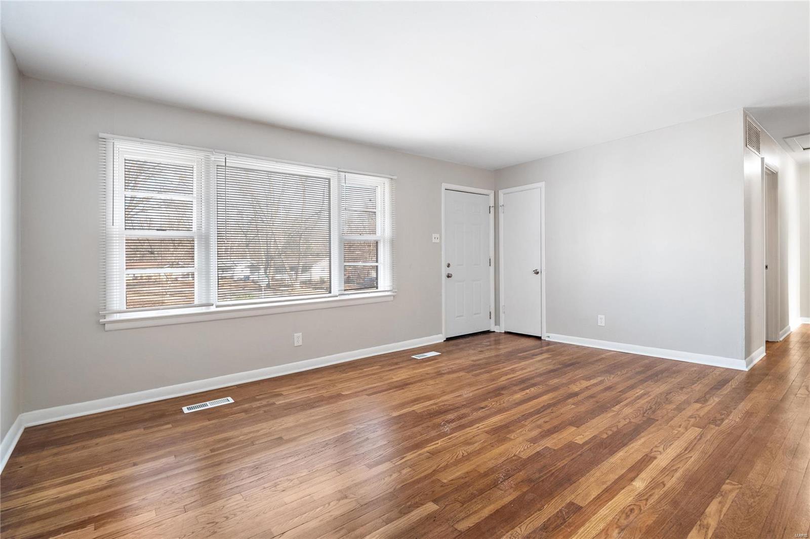 1056 Renshaw Drive St. Louis, MO 63135 - Photo 10 of 23
