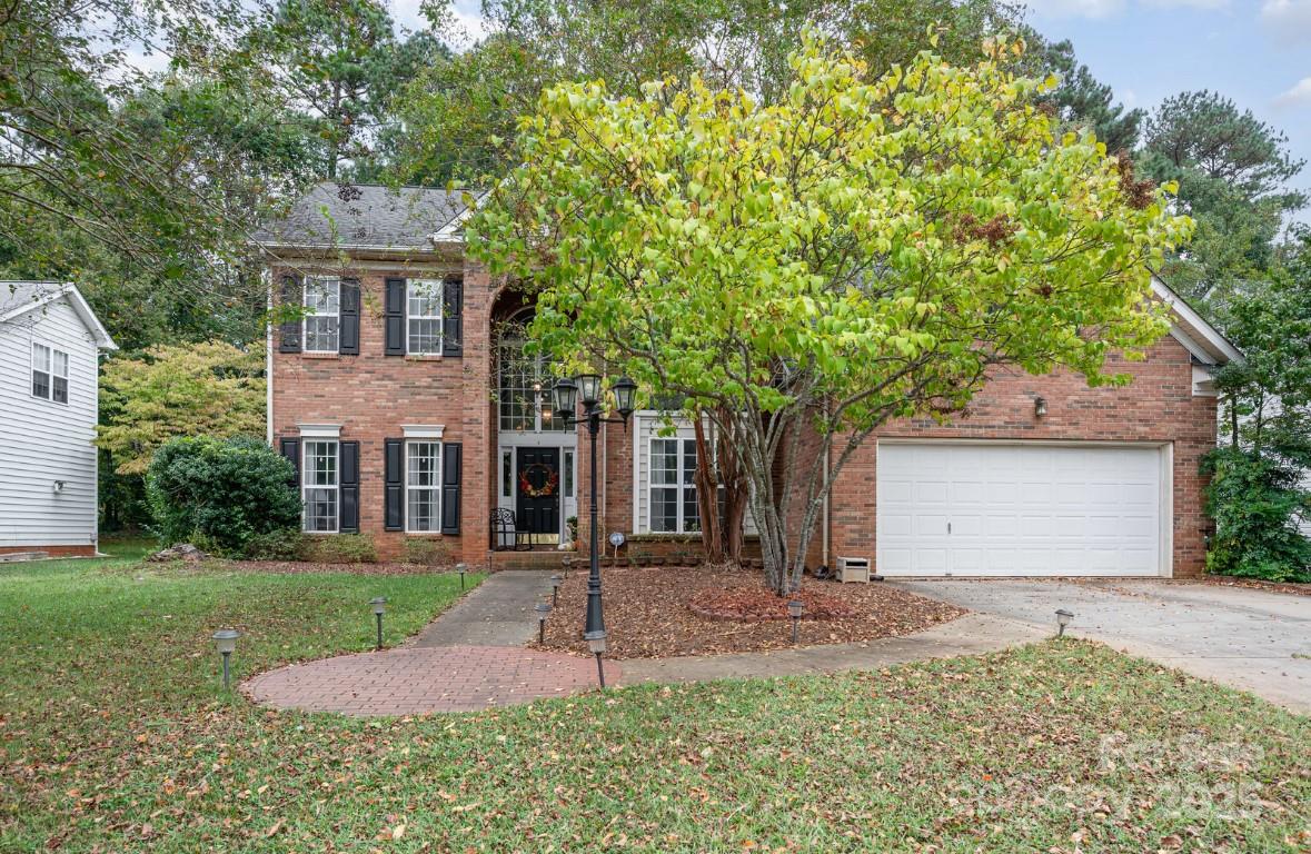 6930 Reedy Creek Road Charlotte, NC 28215 - Photo 11 of 28 front view of a house with a yard