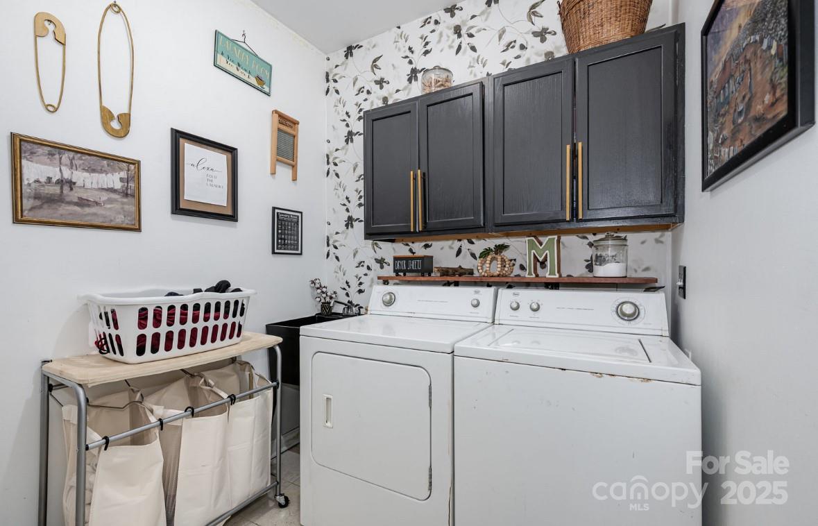 6930 Reedy Creek Road Charlotte, NC 28215 - Photo 12 of 28 a utility room with dryer and washer