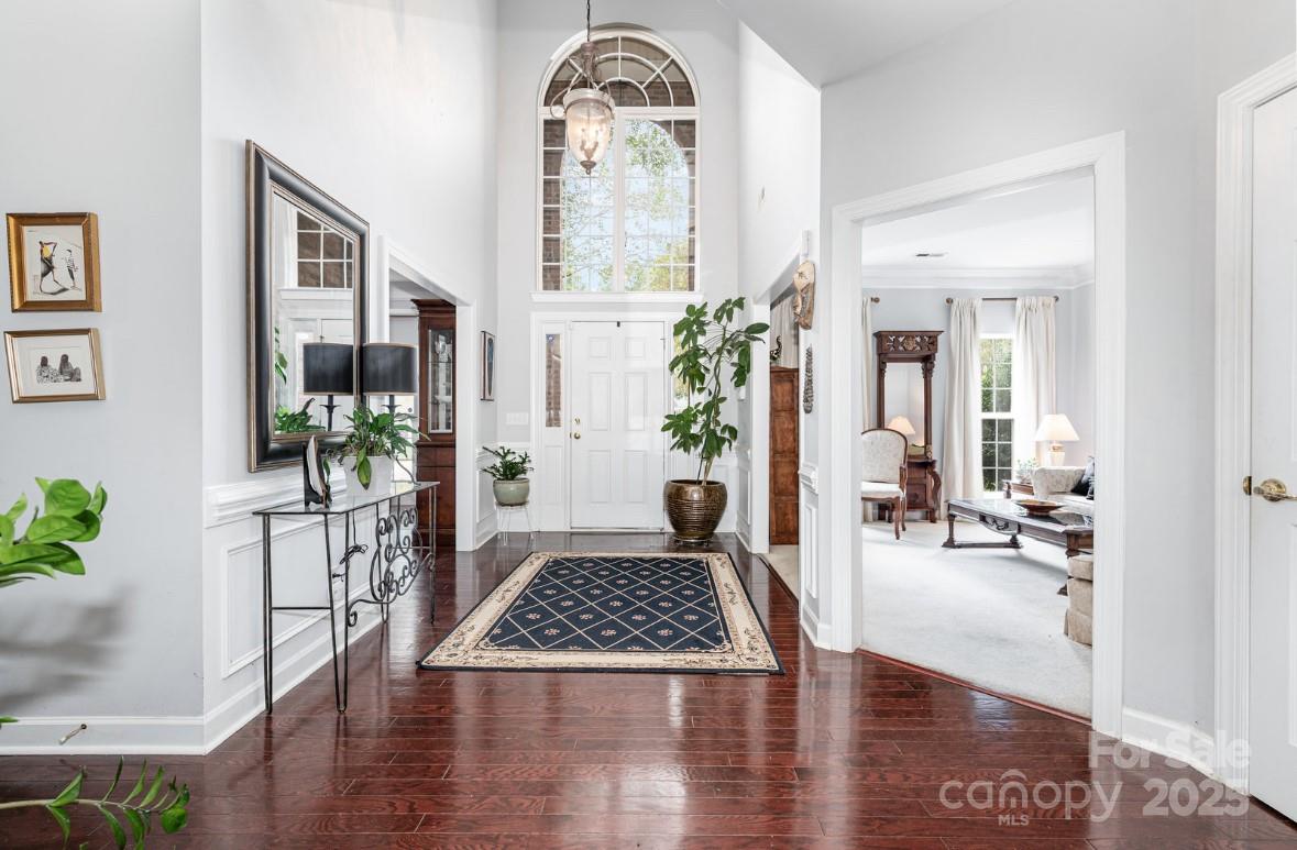 6930 Reedy Creek Road Charlotte, NC 28215 - Photo 2 of 28 a living room with furniture and a table