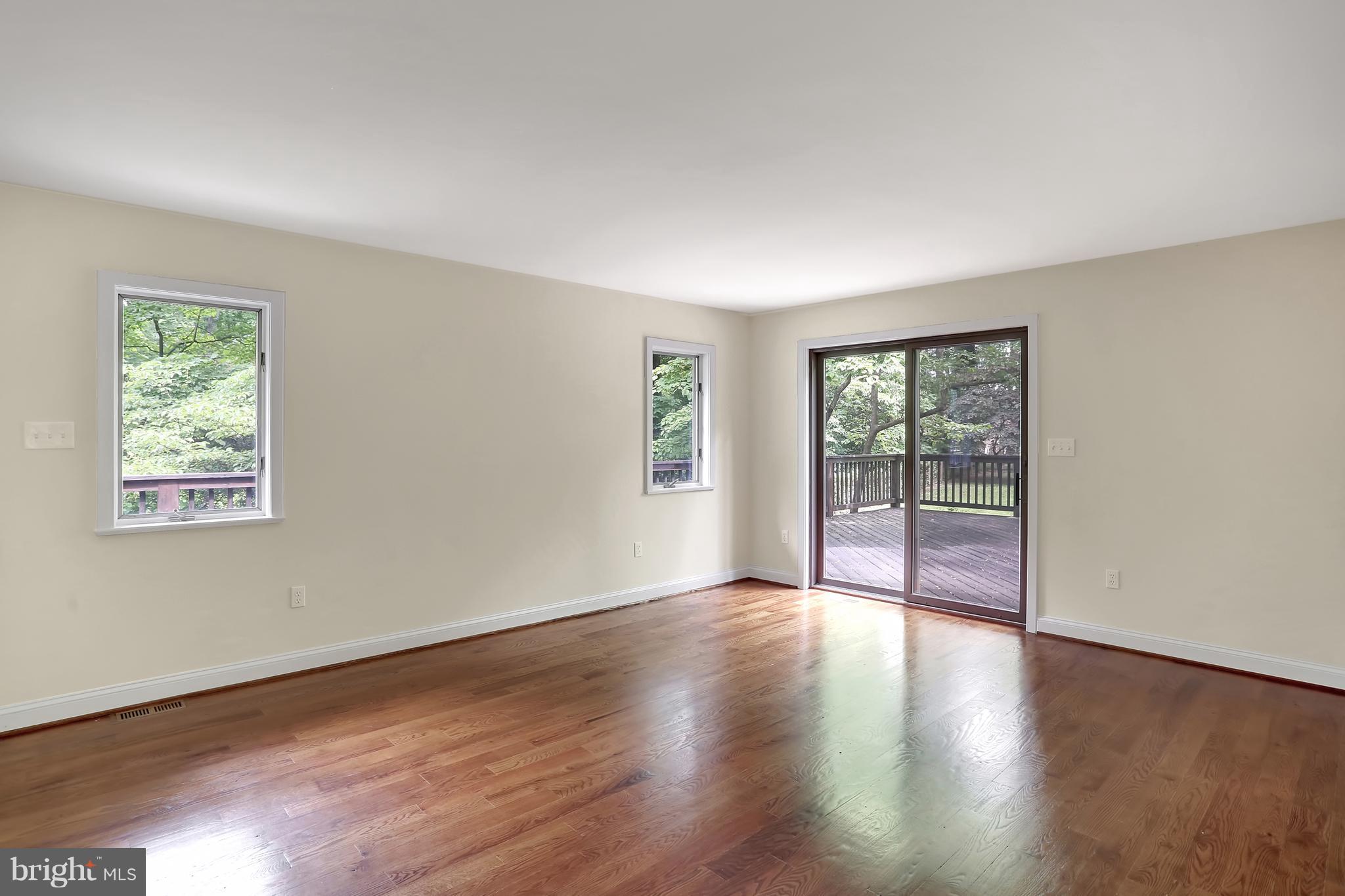 252 Cape St John Road Annapolis, MD 21401 - Photo 14 of 30 MBR w/sliding glass door to deck & hot tub