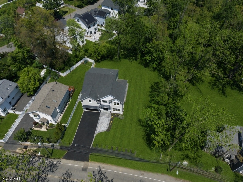 60 West Hobart Gap Road Livingston, NJ 07039 - Photo 4 of 40