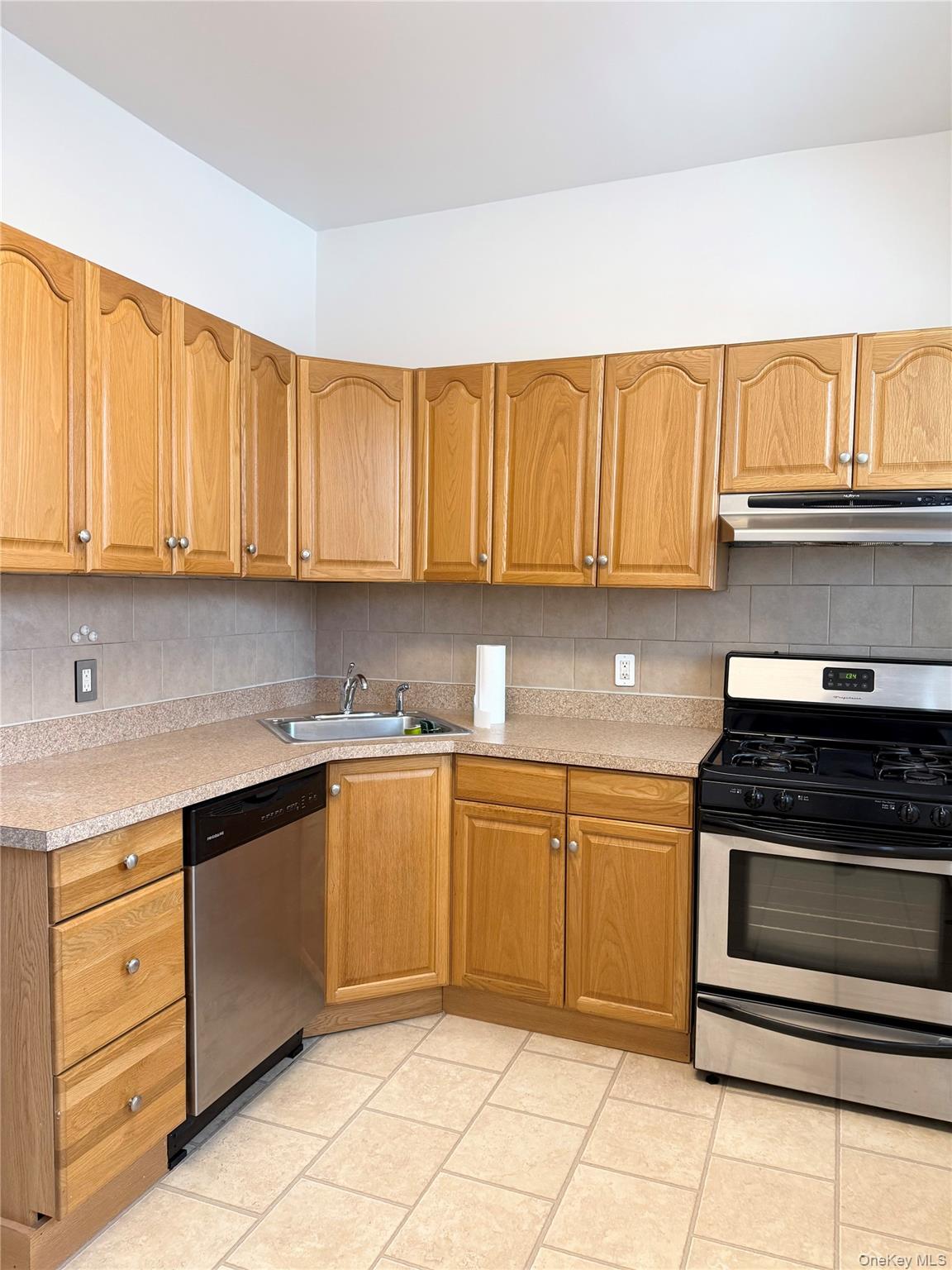 18-31 25th Road, Unit 2 Queens, NY 11102 - Photo 4 of 9