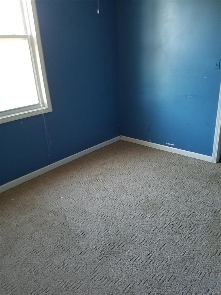 221 Springfield Road Hillsboro, IL 62049 - Photo 14 of 18 Gallery Image 14