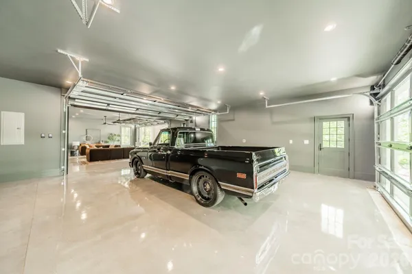 $3,250,000 | 1052 Ventosa Drive, Denver, NC 28037