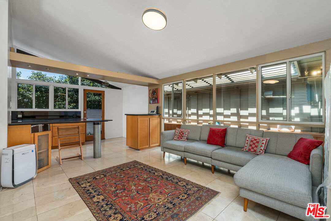 3641 Woodcliff Road Los Angeles, CA 91403 - Photo 8 of 26
